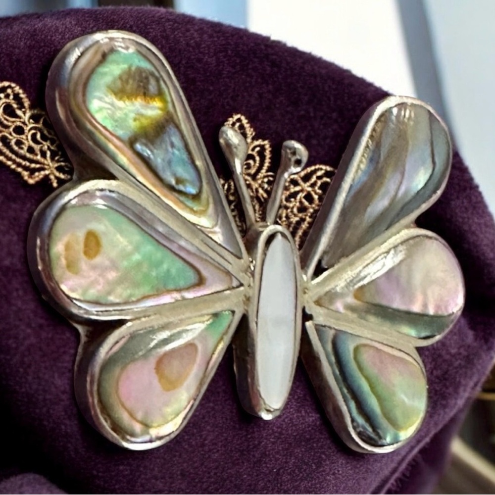 Vintage Mexico Silver Abalone and Mother of Pearl Butterfly 🦋 Brooch - Picture 1 of 4